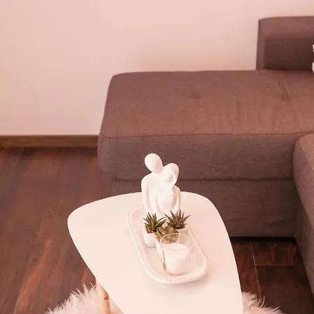 Reina Apartment *